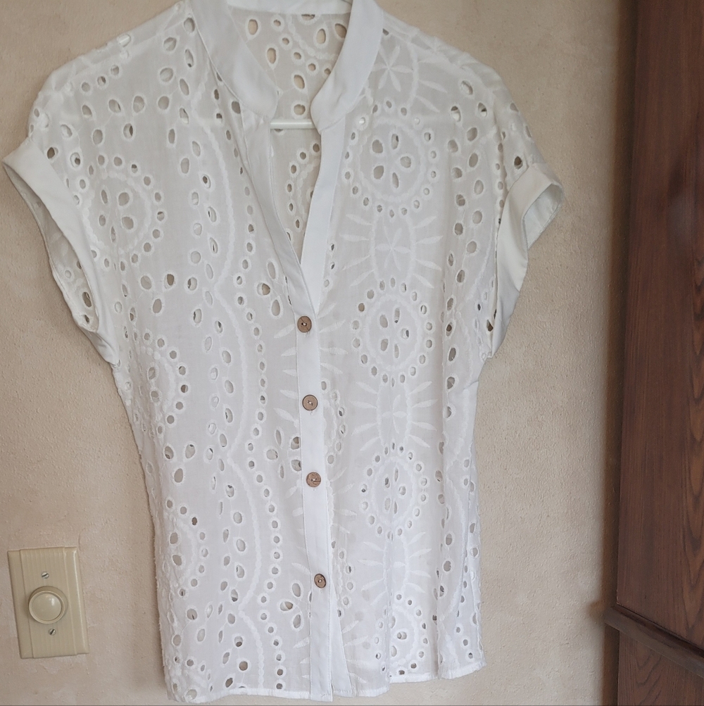 Source Unknown White Eyelet Blouse - image 3
